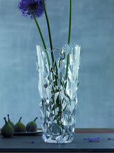 Laden Sie das Bild in den Galerie-Viewer, Schwere Vase Sculpture aus Glas, ca. 33 cm Höhe. Kristallglas.