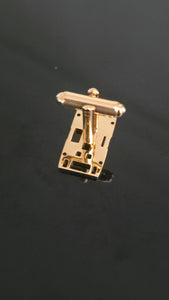 Goldene Manschettenknöpfe – Baustellen-Fußplatten Edition
