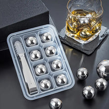 Laden Sie das Bild in den Galerie-Viewer, Coole Drinks, edle Form: 8er-Set Edelstahl Eiskugeln