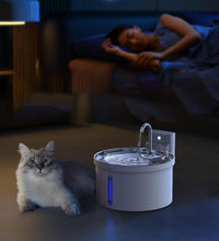 Laden Sie das Bild in den Galerie-Viewer, Kabelloser Akku-Katzenbrunnen 3,5 Liter – mit Sensor, Akku (4000 mAh), superleise, inkl. 3-Fach-Filter – Trinkbrunnen für Katzen