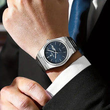 Laden Sie das Bild in den Galerie-Viewer, Elegante Herren-Armbanduhr, Stahlband mit blauem Ziffernblatt.