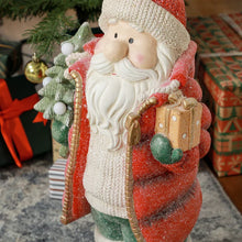 Laden Sie das Bild in den Galerie-Viewer, Weihnachtsmannfigur mit Baum und Geschenk, 3 warmweiße LEDs, batteriebetrieben, 50 cm