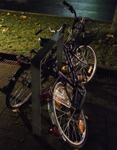 Laden Sie das Bild in den Galerie-Viewer, Akku-Mini-Winkelschleifer Flex. Klein und handlich. Übliche 76 mm Scheiben. Auch perfekt um Schrott-Fahrräder zu entfernen.