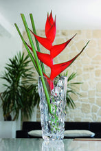 Laden Sie das Bild in den Galerie-Viewer, Schwere Vase Sculpture aus Glas, ca. 33 cm Höhe. Kristallglas.