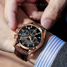 Laden Sie das Bild in den Galerie-Viewer, Herren-Armbanduhr goldfarbenes Gehäuse mit braunem Echtleder-Armband.