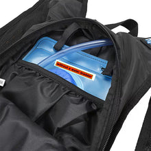 Laden Sie das Bild in den Galerie-Viewer, Reflektierender Leucht-Rucksack. 8 Liter. Kleines Raumwunder.