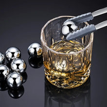 Laden Sie das Bild in den Galerie-Viewer, Coole Drinks, edle Form: 8er-Set Edelstahl Eiskugeln