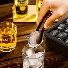 Laden Sie das Bild in den Galerie-Viewer, Coole Drinks, edle Form: 15er-Silikon-Eiswürfelform für normalgroße 3,5 cm Eiswürfel