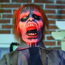 Laden Sie das Bild in den Galerie-Viewer, Animierte Halloween-Dekoration – Kettensägenmörder mit Sound &amp; LED, 170 cm