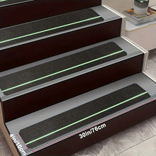 Laden Sie das Bild in den Galerie-Viewer, Lebensretter: 15 x Antirutsch-Streifen für Treppen 10x76 cm. 80er Körnung. Schwarz. Inklusive Leuchtstreifen für mehr Sicherheit.