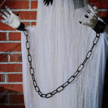 Laden Sie das Bild in den Galerie-Viewer, Animierte Halloween-Dekoration – Hängender Gefangenengeist mit Sound &amp; LED, 204 cm