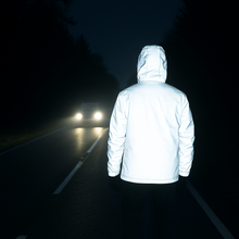 Laden Sie das Bild in den Galerie-Viewer, Reflektierende Lebensretter-Kapuzenjacke – winddicht, ideal für Nachtfahrten, Outdoor und urbane Streetwear Jacke