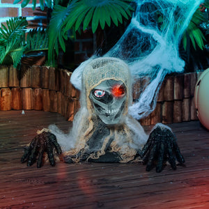 Halloween einäugige Mumie. Krabbelnde Mumie mit rot leuchtenden Augen