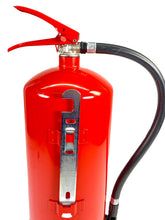 Laden Sie das Bild in den Galerie-Viewer, Schaumfeuerlöscher 6 L ABF 6LE – auch für Fettbrände. Richtet etwas weniger Schaden an als Pulver.