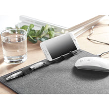 Laden Sie das Bild in den Galerie-Viewer, Mauspad mit 15 W Handy-Qi-Ladefunktion &amp; Smartphone-Halter
