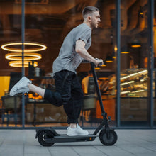 Laden Sie das Bild in den Galerie-Viewer, Elektroroller 8,5 Zoll Reifen. Cityroller E-Roller E-Scooter 20 km/h - Reichweite 40 Kilometer. 350 Watt Nabenmotor.