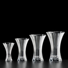 Laden Sie das Bild in den Galerie-Viewer, Schwere Vase Saphir aus Glas, verschiedene Höhen. Kristallglas.