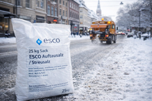 Laden Sie das Bild in den Galerie-Viewer, Streusalz 25 kg. DIN EN 16811-1. Reinheitsgrad 98,5%. Keine Mischung. Reines Streusalz! Klumpenfrei.