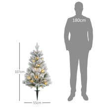 Laden Sie das Bild in den Galerie-Viewer, Weihnachtsbaum-Set – 2er-Set mit LED-Beleuchtung, Tannenzapfen und roten Beeren, 107 cm