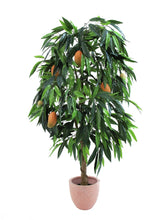 Laden Sie das Bild in den Galerie-Viewer, Künstlicher Mango-Baum mit Früchten, Seidenblättern und Naturstämmen. 165 cm. Pflegefrei.