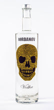 Laden Sie das Bild in den Galerie-Viewer, 1 Liter Iordanov Vodka Diamond Skull Edition aus ca. 1000 Kristallen