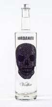 Laden Sie das Bild in den Galerie-Viewer, 1 Liter Iordanov Vodka Diamond Skull Edition aus ca. 1000 Kristallen