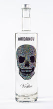 Laden Sie das Bild in den Galerie-Viewer, 1 Liter Iordanov Vodka Diamond Skull Edition aus ca. 1000 Kristallen