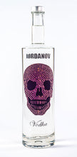 Laden Sie das Bild in den Galerie-Viewer, 1 Liter Iordanov Vodka Diamond Skull Edition aus ca. 1000 Kristallen