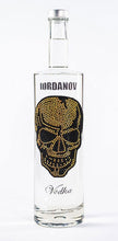 Laden Sie das Bild in den Galerie-Viewer, 1 Liter Iordanov Vodka Diamond Skull Edition aus ca. 1000 Kristallen