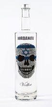 Laden Sie das Bild in den Galerie-Viewer, 0,7 Liter Iordanov Vodka Diamond Skull Edition aus ca. 1000 Kristallen (57,00€ / L.)