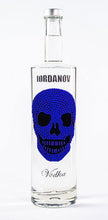 Laden Sie das Bild in den Galerie-Viewer, 1 Liter Iordanov Vodka Diamond Skull Edition aus ca. 1000 Kristallen