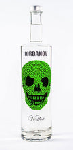 Laden Sie das Bild in den Galerie-Viewer, 1 Liter Iordanov Vodka Diamond Skull Edition aus ca. 1000 Kristallen