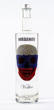 Laden Sie das Bild in den Galerie-Viewer, 1 Liter Iordanov Vodka Diamond Skull Edition aus ca. 1000 Kristallen