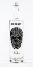 Laden Sie das Bild in den Galerie-Viewer, 1 Liter Iordanov Vodka Diamond Skull Edition aus ca. 1000 Kristallen