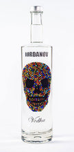 Laden Sie das Bild in den Galerie-Viewer, 1 Liter Iordanov Vodka Diamond Skull Edition aus ca. 1000 Kristallen