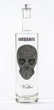 Laden Sie das Bild in den Galerie-Viewer, 1 Liter Iordanov Vodka Diamond Skull Edition aus ca. 1000 Kristallen