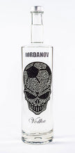 Laden Sie das Bild in den Galerie-Viewer, 0,7 Liter Iordanov Vodka Diamond Skull Edition aus ca. 1000 Kristallen (57,00€ / L.)