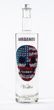 Laden Sie das Bild in den Galerie-Viewer, 0,7 Liter Iordanov Vodka Diamond Skull Edition aus ca. 1000 Kristallen (57,00€ / L.)