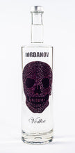 Laden Sie das Bild in den Galerie-Viewer, 1 Liter Iordanov Vodka Diamond Skull Edition aus ca. 1000 Kristallen