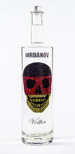 Laden Sie das Bild in den Galerie-Viewer, 1 Liter Iordanov Vodka Diamond Skull Edition aus ca. 1000 Kristallen