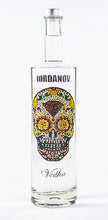 Laden Sie das Bild in den Galerie-Viewer, 1 Liter Iordanov Vodka Diamond Skull Edition aus ca. 1000 Kristallen