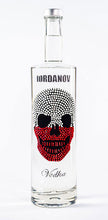 Laden Sie das Bild in den Galerie-Viewer, 1 Liter Iordanov Vodka Diamond Skull Edition aus ca. 1000 Kristallen