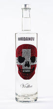 Laden Sie das Bild in den Galerie-Viewer, 0,7 Liter Iordanov Vodka Diamond Skull Edition aus ca. 1000 Kristallen (57,00€ / L.)