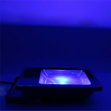 Laden Sie das Bild in den Galerie-Viewer, LED-Strahler mit RGB-Farbwechsler und Fernbedienung 30 - 100 Watt