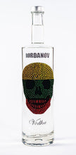 Laden Sie das Bild in den Galerie-Viewer, 0,7 Liter Iordanov Vodka Diamond Skull Edition aus ca. 1000 Kristallen (57,00€ / L.)