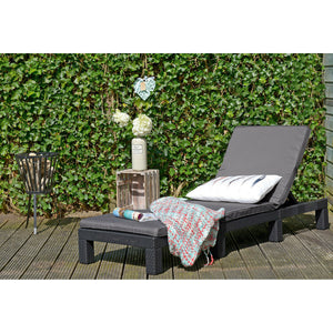 Allibert Daytona Sonnenliege mit verstellbarem Kopfteil für Garten, Terrasse & Balkon, inkl. Auflage, flache Rattanoptik, 195 x 65 x 22 cm