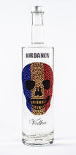 Laden Sie das Bild in den Galerie-Viewer, 0,7 Liter Iordanov Vodka Diamond Skull Edition aus ca. 1000 Kristallen (57,00€ / L.)